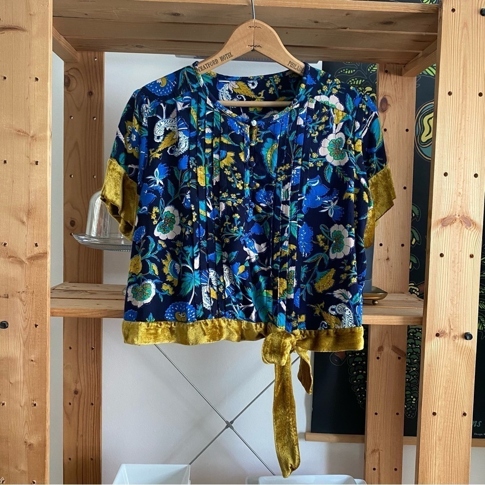 Anthropologie Blue Floral Clara Gold Velvet-Trimmed Pajama Lounge Top Small - Picture 7 of 16